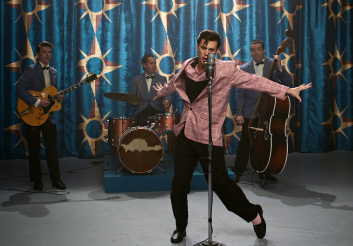 Elvis, aguardado longa da Warner Bros. Pictures, dirigido por Baz Luhrmann, já está em cartaz em todos os cinemas do Brasil